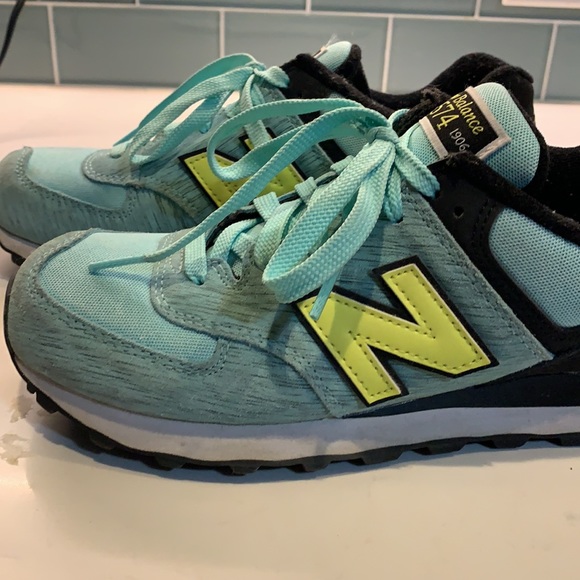 New balance sneakers - Picture 2 of 5